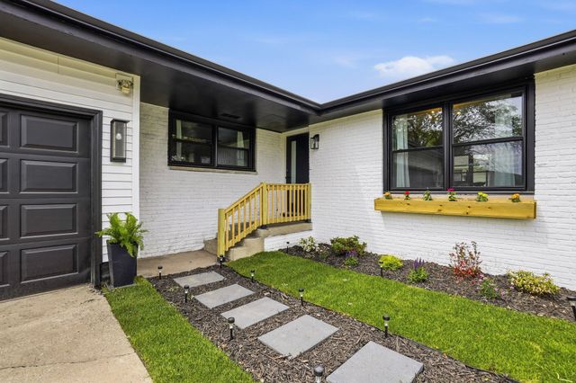 2607 W 60th Drive W, Merrillville, IN 46410