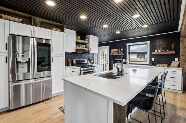 2607 W 60th Drive W, Merrillville, IN 46410
