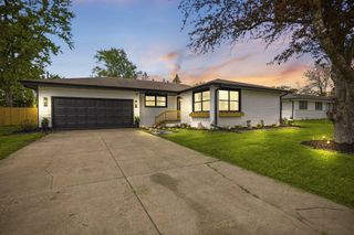2607 W 60th Drive W, Merrillville, IN 46410