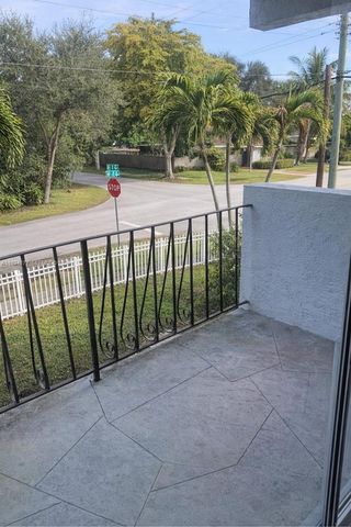 1090 NE 129th St 205, North Miami, FL 33161