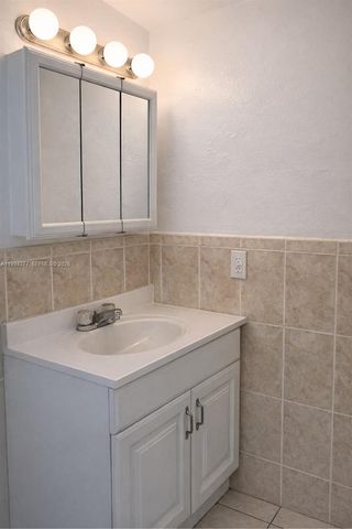 1090 NE 129th St 205, North Miami, FL 33161