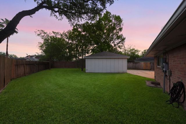 9718 Rathbone Drive, Houston, TX 77031