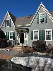 42 Charnock St #1, Beverly, MA 01915