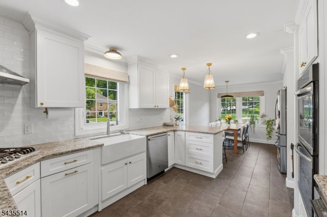 25 Fells Manor Rd, Caldwell Boro Twp., NJ 07006