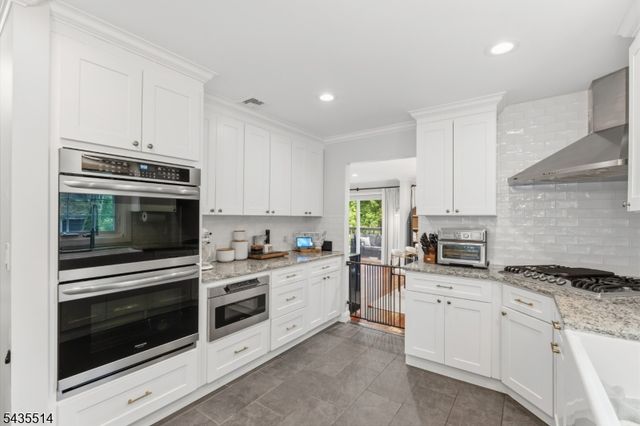 25 Fells Manor Rd, Caldwell Boro Twp., NJ 07006