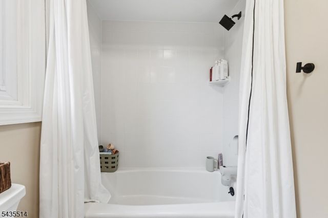 25 Fells Manor Rd, Caldwell Boro Twp., NJ 07006