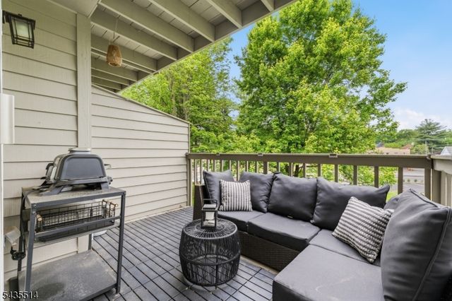 25 Fells Manor Rd, Caldwell Boro Twp., NJ 07006