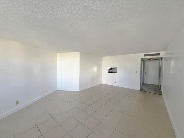 301 N Ocean Boulevard 307, Pompano Beach, FL 33062