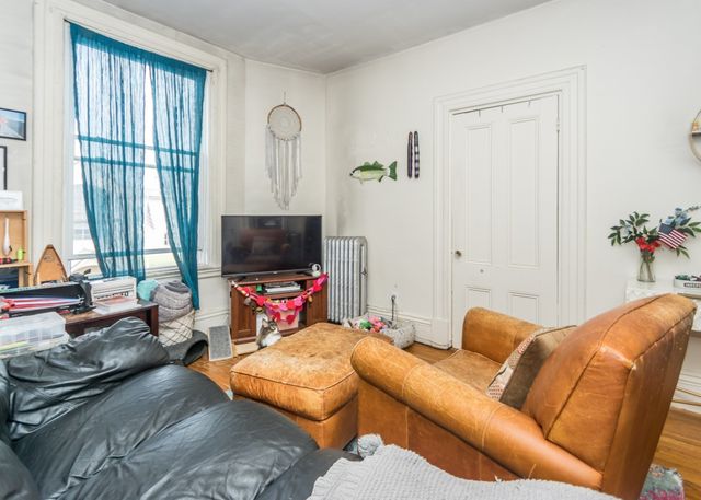 18 Elm Street 8, Waltham, MA 02451