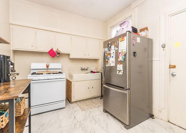 18 Elm Street 8, Waltham, MA 02451