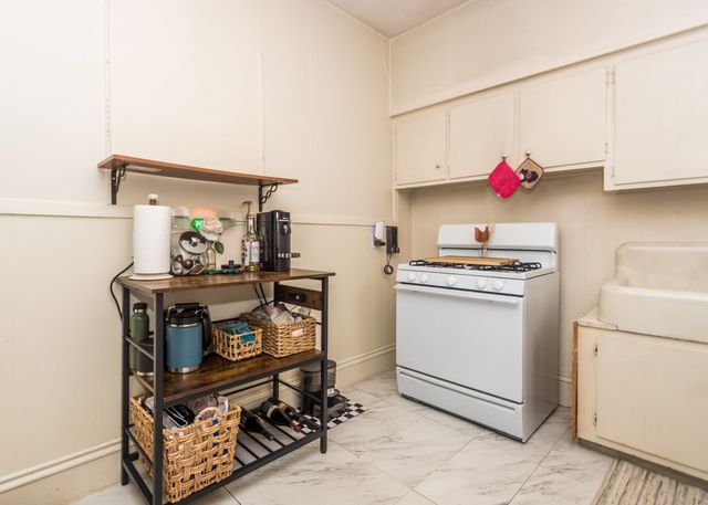 18 Elm Street 8, Waltham, MA 02451