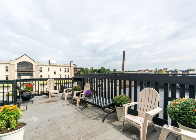18 Elm Street 8, Waltham, MA 02451