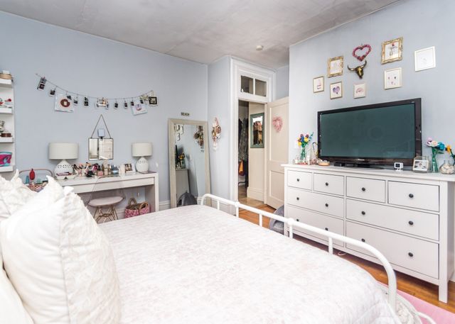 18 Elm Street 8, Waltham, MA 02451