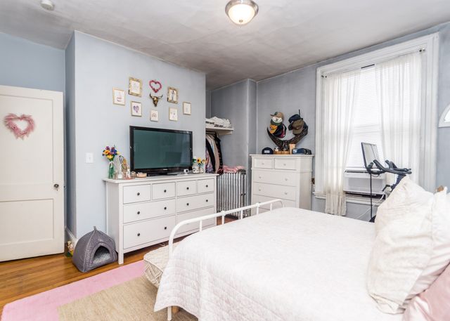 18 Elm Street 8, Waltham, MA 02451