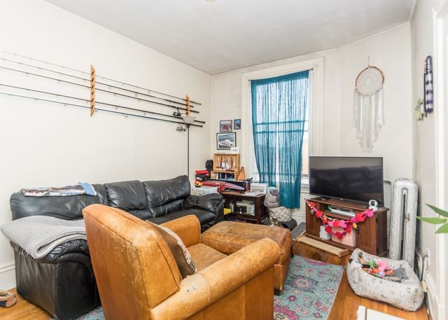 18 Elm Street 8, Waltham, MA 02451