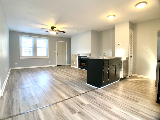 211 Lexington Dr, Clarksville, TN 37042