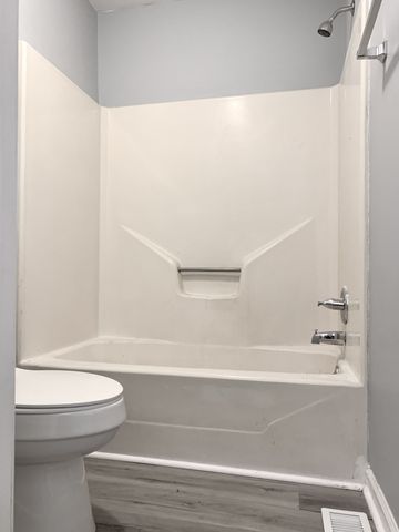 211 Lexington Dr, Clarksville, TN 37042