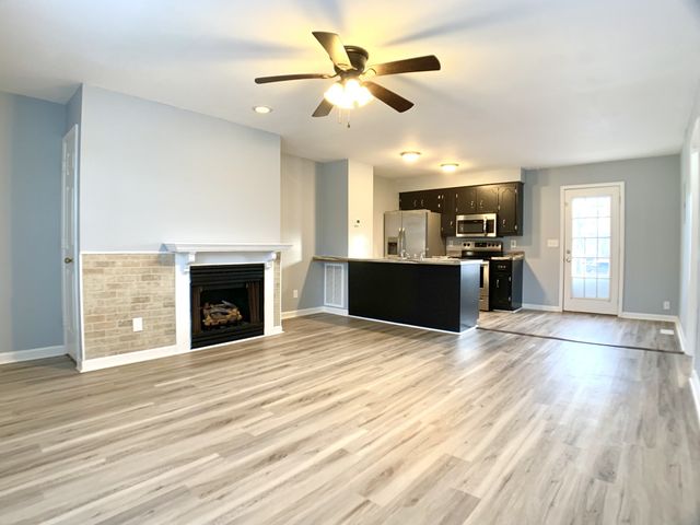 211 Lexington Dr, Clarksville, TN 37042