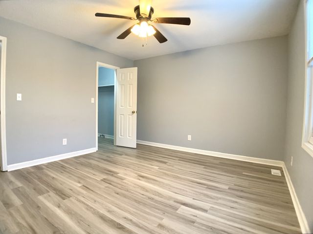 211 Lexington Dr, Clarksville, TN 37042