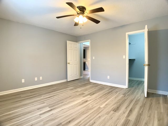 211 Lexington Dr, Clarksville, TN 37042