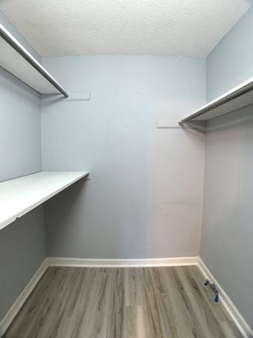 211 Lexington Dr, Clarksville, TN 37042