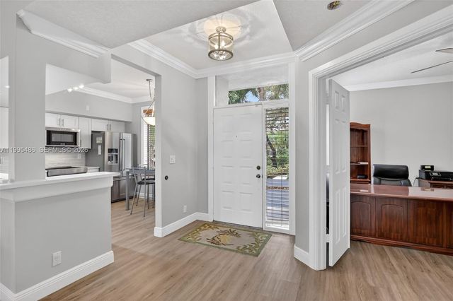 10517 NW 10th St B-131, Plantation, FL 33322