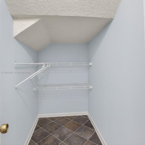 10517 NW 10th St B-131, Plantation, FL 33322