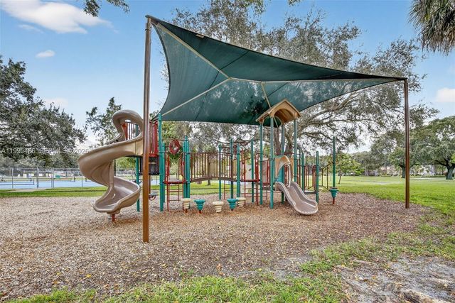10517 NW 10th St B-131, Plantation, FL 33322