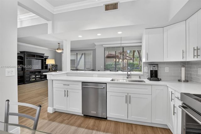 10517 NW 10th St B-131, Plantation, FL 33322