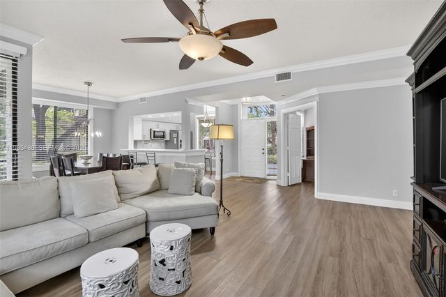 10517 NW 10th St B-131, Plantation, FL 33322