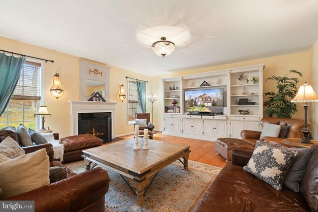 3679 EXPEDITION DR, Triangle, VA 22172