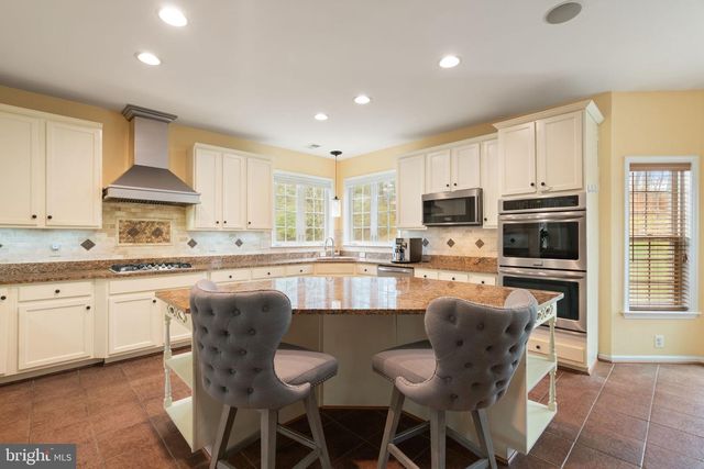 3679 EXPEDITION DR, Triangle, VA 22172