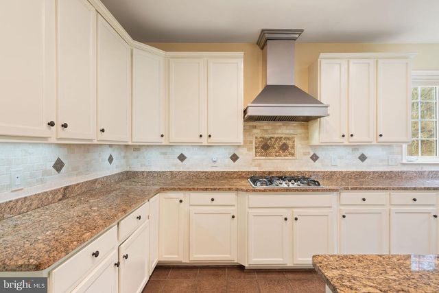 3679 EXPEDITION DR, Triangle, VA 22172