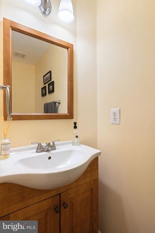 3679 EXPEDITION DR, Triangle, VA 22172