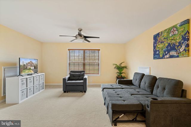 3679 EXPEDITION DR, Triangle, VA 22172