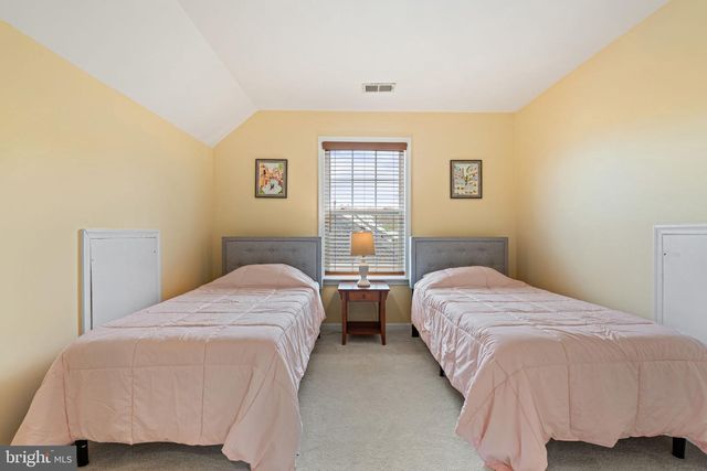 3679 EXPEDITION DR, Triangle, VA 22172