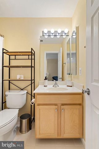 3679 EXPEDITION DR, Triangle, VA 22172