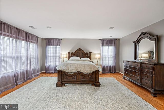 3679 EXPEDITION DR, Triangle, VA 22172