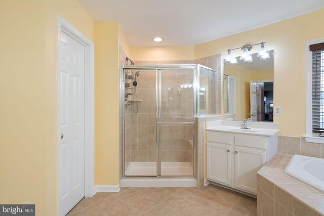 3679 EXPEDITION DR, Triangle, VA 22172