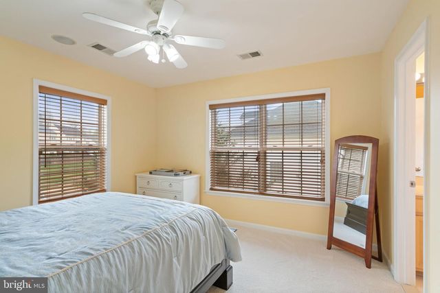 3679 EXPEDITION DR, Triangle, VA 22172