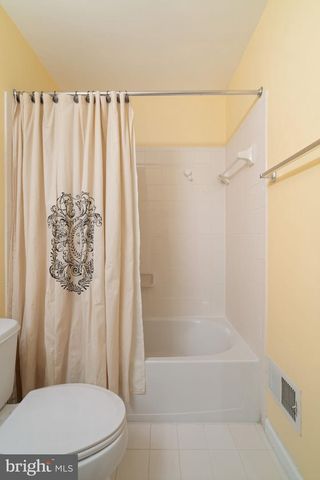 3679 EXPEDITION DR, Triangle, VA 22172