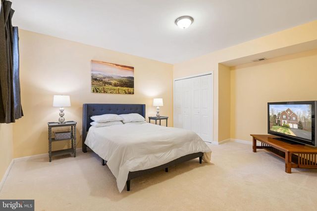 3679 EXPEDITION DR, Triangle, VA 22172