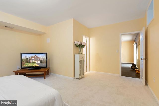 3679 EXPEDITION DR, Triangle, VA 22172