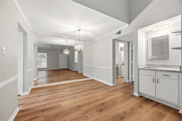 5711 Sugar Hill Drive 24, Houston, TX 77057