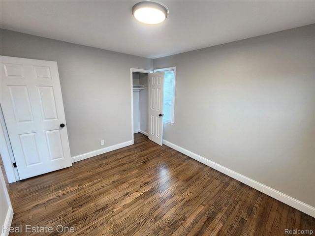 628 E JARVIS Avenue, Hazel Park, MI 48030