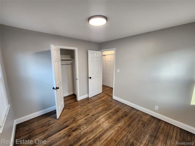 628 E JARVIS Avenue, Hazel Park, MI 48030