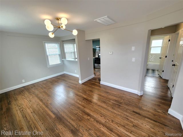 628 E JARVIS Avenue, Hazel Park, MI 48030