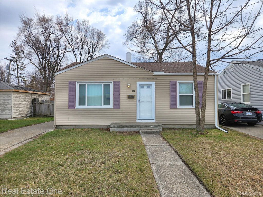 628 E JARVIS Avenue, Hazel Park, MI 48030