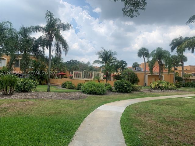17901 NW 68th Ave T104, Hialeah, FL 33015