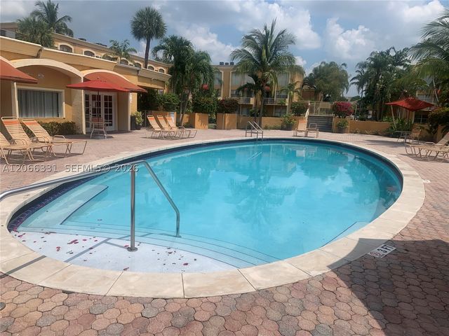 17901 NW 68th Ave T104, Hialeah, FL 33015